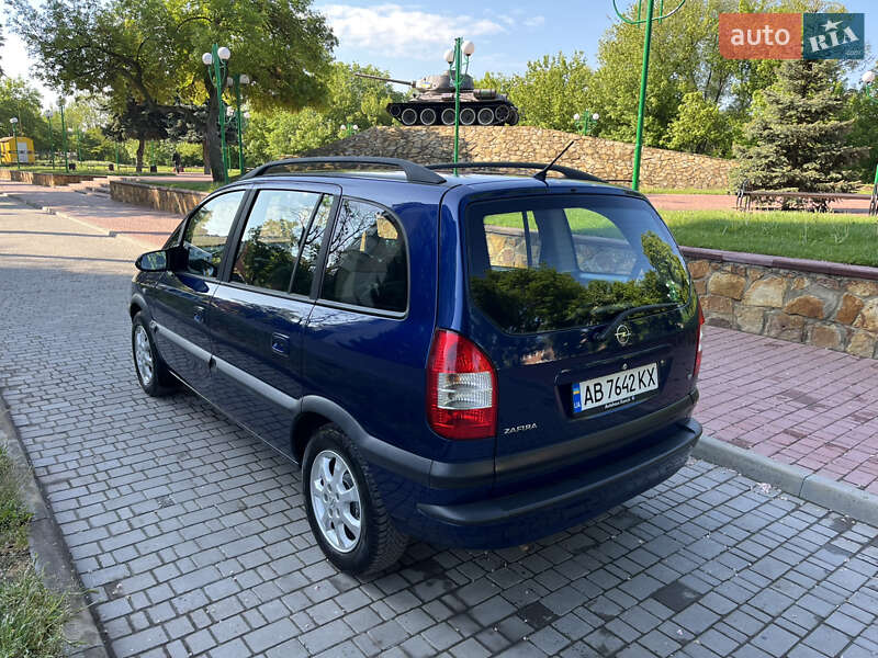 Минивэн Opel Zafira 2004 в Могилев-Подольске
