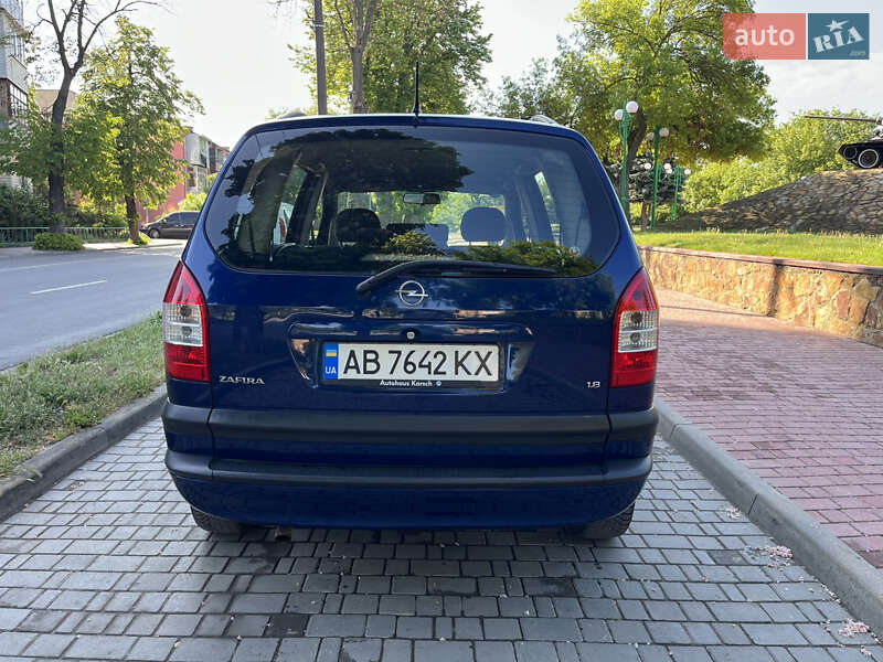 Минивэн Opel Zafira 2004 в Могилев-Подольске