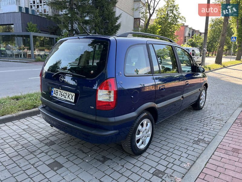 Минивэн Opel Zafira 2004 в Могилев-Подольске