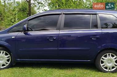 Минивэн Opel Zafira 2011 в Черновцах