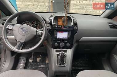 Минивэн Opel Zafira 2011 в 