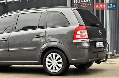 Минивэн Opel Zafira 2011 в 