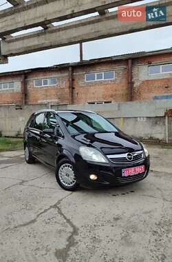 Минивэн Opel Zafira 2010 в 