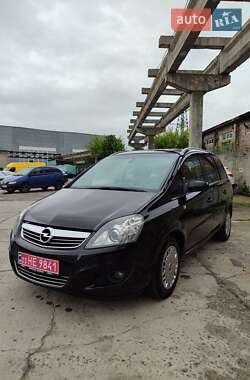 Минивэн Opel Zafira 2010 в 