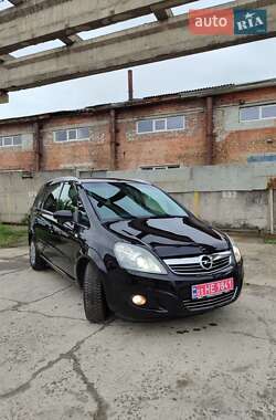Минивэн Opel Zafira 2010 в 