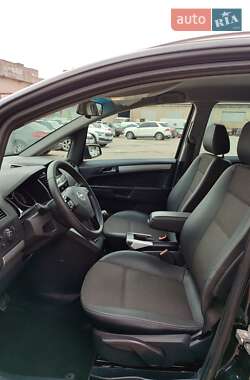 Минивэн Opel Zafira 2010 в 