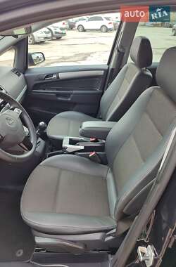 Минивэн Opel Zafira 2010 в 
