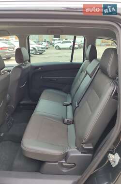 Минивэн Opel Zafira 2010 в 