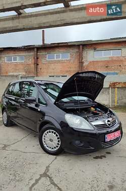 Минивэн Opel Zafira 2010 в 