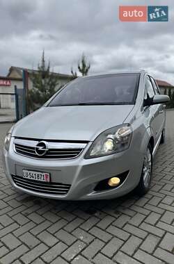 Минивэн Opel Zafira 2009 в 