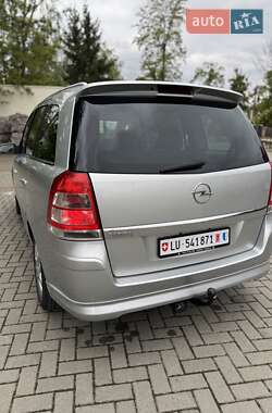 Минивэн Opel Zafira 2009 в 