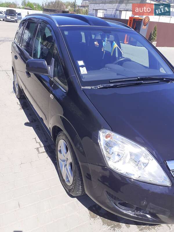 Минивэн Opel Zafira 2009 в Раздельной