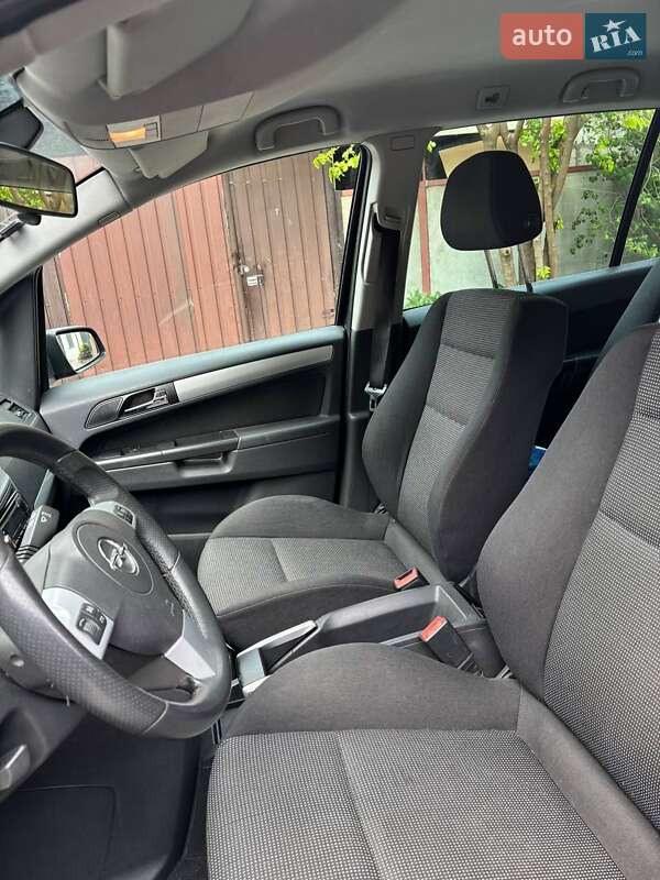 Минивэн Opel Zafira 2007 в Киеве