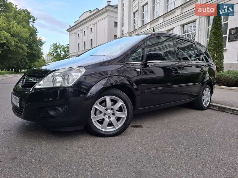 Минивэн Opel Zafira 2008 в 