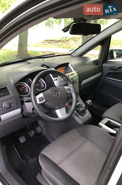 Минивэн Opel Zafira 2009 в 