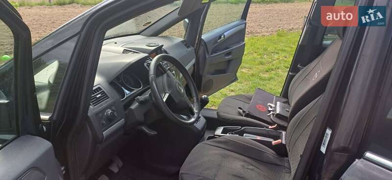 Мінівен Opel Zafira 2010 в Ужгороді