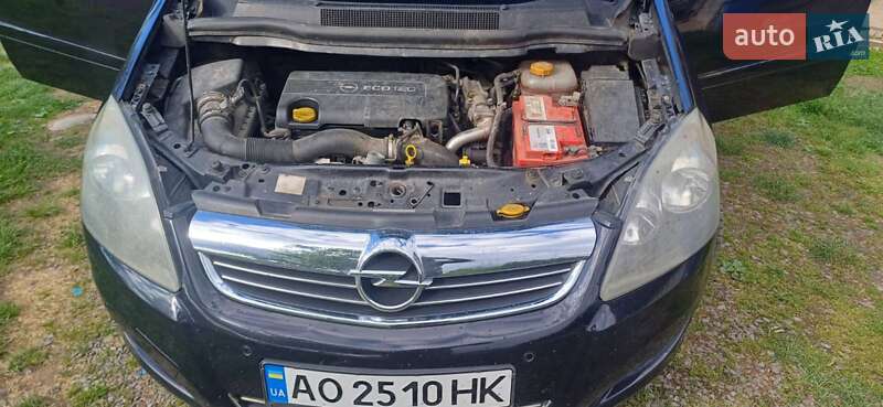 Мінівен Opel Zafira 2010 в Ужгороді
