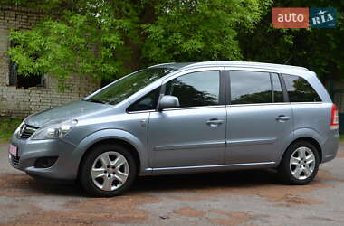 Минивэн Opel Zafira 2010 в 