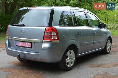 Минивэн Opel Zafira 2010 в 