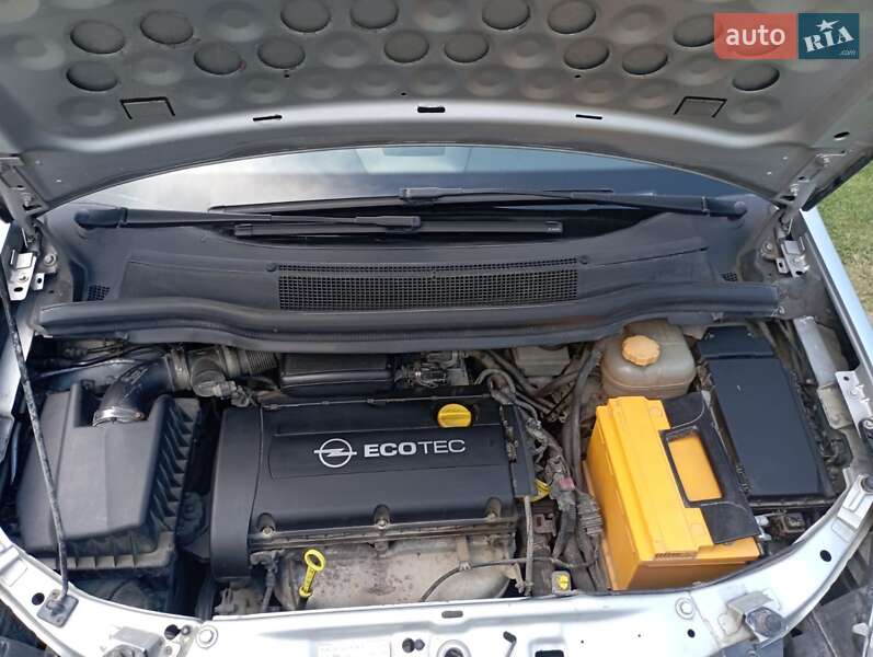 Минивэн Opel Zafira 2005 в Вижнице