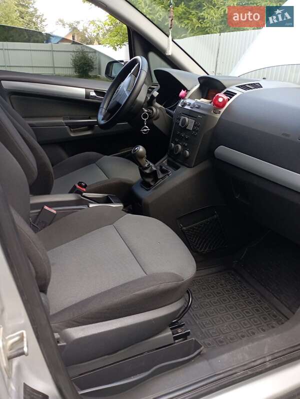 Минивэн Opel Zafira 2005 в Вижнице