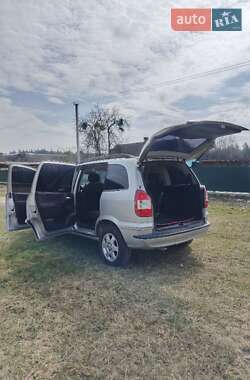 Минивэн Opel Zafira 2004 в 