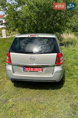 Минивэн Opel Zafira 2010 в 