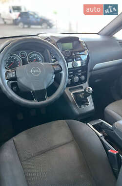 Минивэн Opel Zafira 2010 в 