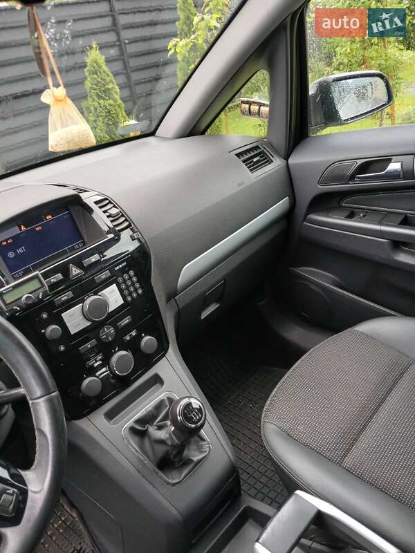 Минивэн Opel Zafira 2008 в 