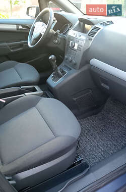 Минивэн Opel Zafira 2008 в 