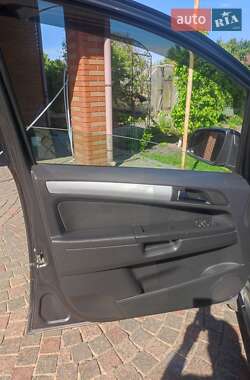Минивэн Opel Zafira 2010 в 