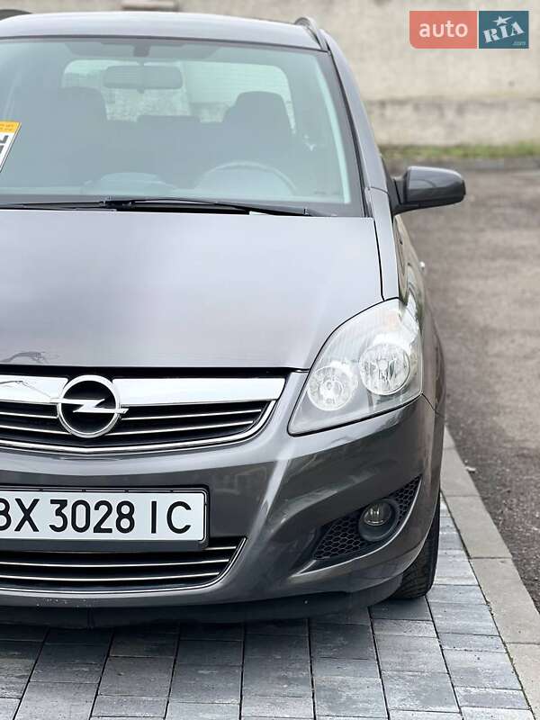 Минивэн Opel Zafira 2009 в Хмельницком
