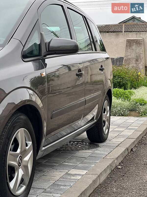 Минивэн Opel Zafira 2009 в Хмельницком
