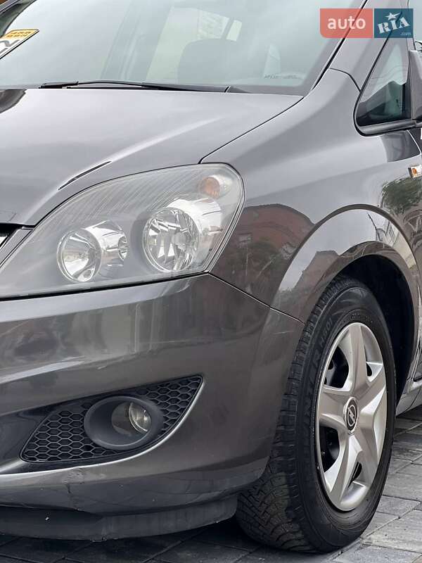 Минивэн Opel Zafira 2009 в Хмельницком