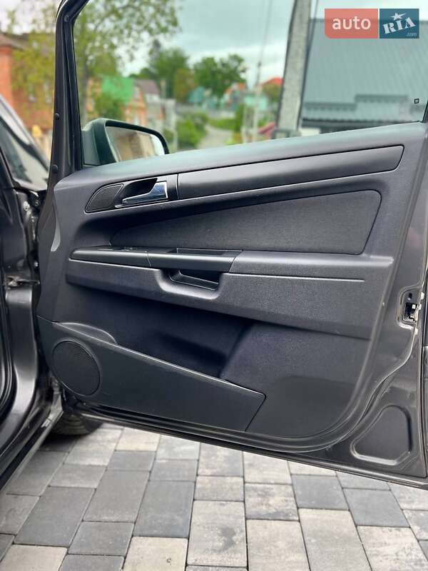 Минивэн Opel Zafira 2009 в Хмельницком