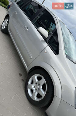 Минивэн Opel Zafira 2009 в 