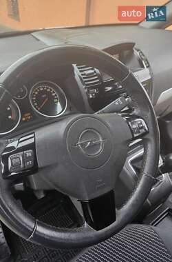 Минивэн Opel Zafira 2010 в 