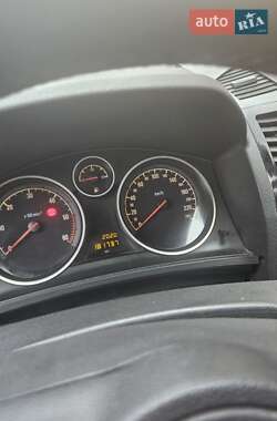 Минивэн Opel Zafira 2010 в 