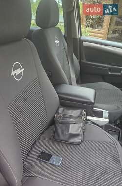 Минивэн Opel Zafira 2010 в 