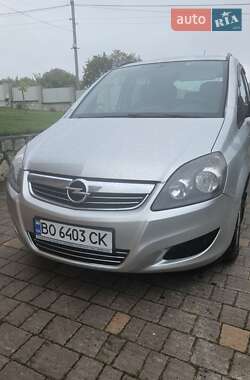 Минивэн Opel Zafira 2010 в 