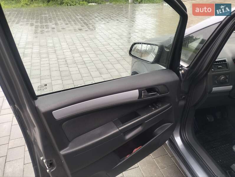 Мінівен Opel Zafira 2006 в Острозі