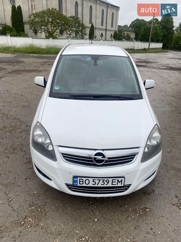 Минивэн Opel Zafira 2010 в Шумске