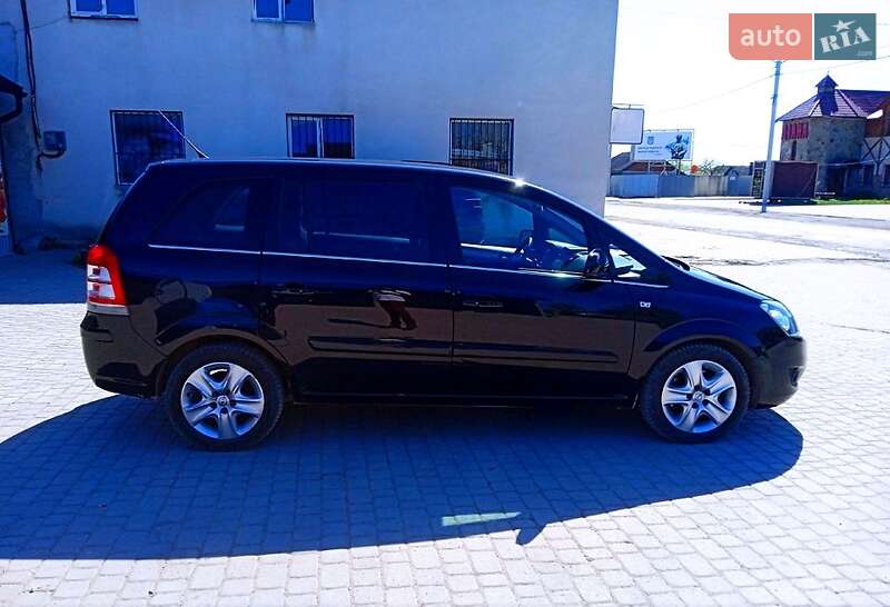 Минивэн Opel Zafira 2011 в 