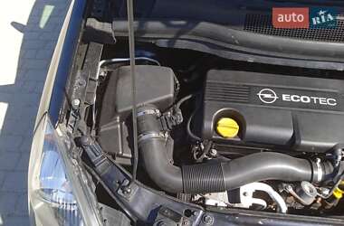 Минивэн Opel Zafira 2011 в 