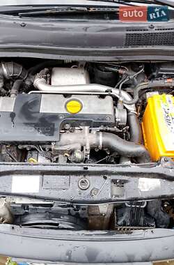 Минивэн Opel Zafira 2003 в 