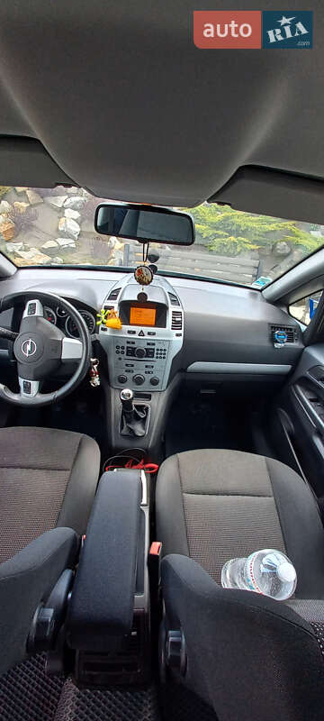 Минивэн Opel Zafira 2009 в 