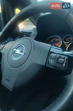 Мінівен Opel Zafira 2010 в 