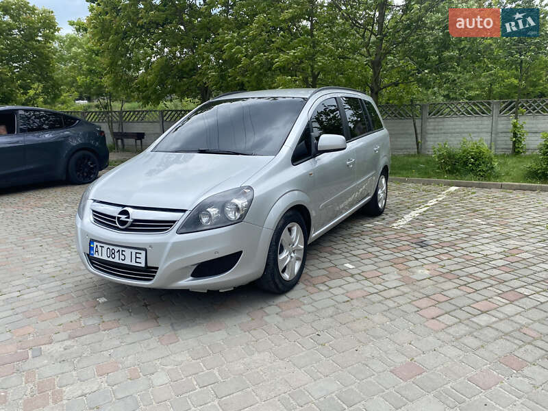 Минивэн Opel Zafira 2012 в Ивано-Франковске