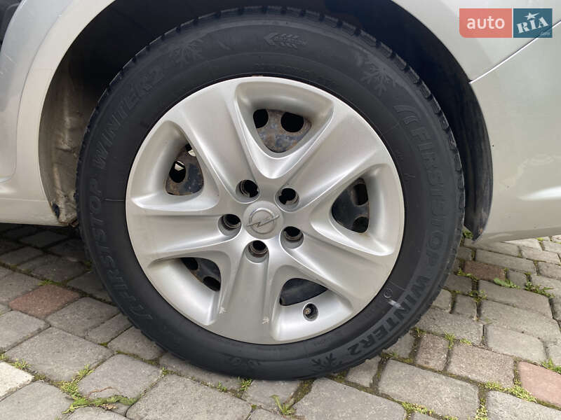 Минивэн Opel Zafira 2012 в Ивано-Франковске
