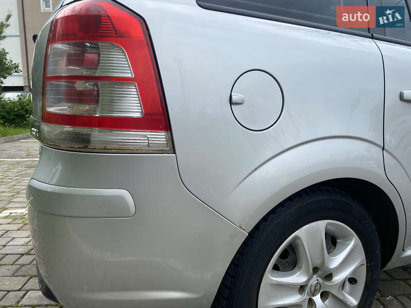 Минивэн Opel Zafira 2012 в Ивано-Франковске